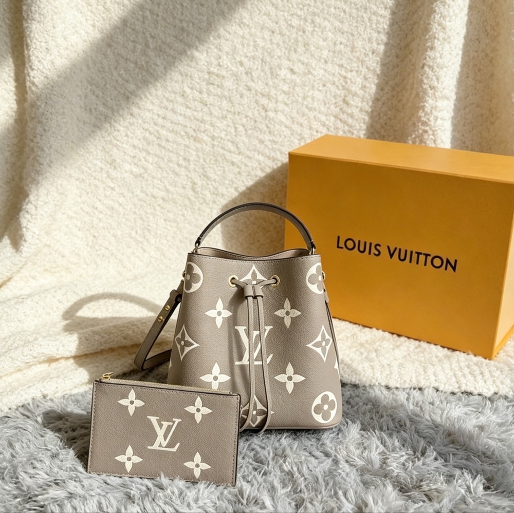 Louis Vuitton CarryAll MM